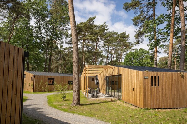 Stugans exteriör [sommar]