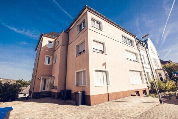 Außenseite Ferienhaus [Sommer]