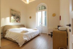 Bedroom with a king size bed