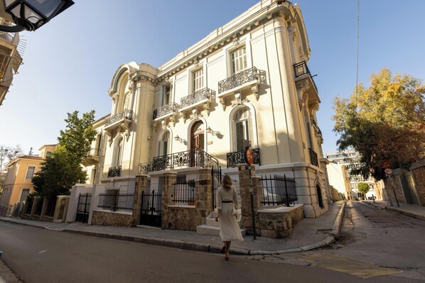 Theion Estate II is approved by the Greek Tourism Organization & managed by "etouri vacation rental management".