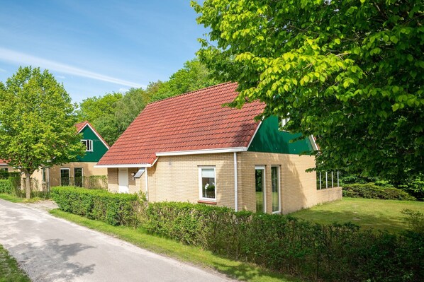 Außenseite Ferienhaus [Sommer]