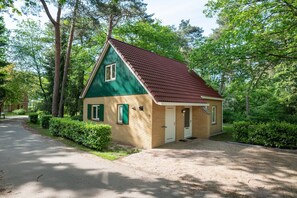 Außenseite Ferienhaus [Sommer]