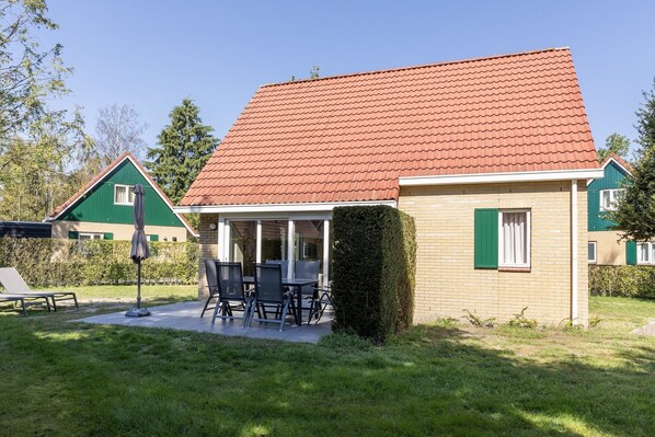 Außenseite Ferienhaus [Sommer]