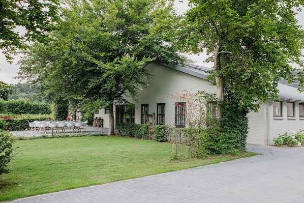 Außenseite Ferienhaus [Sommer]