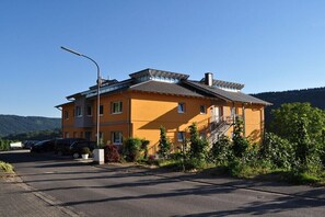 Außenseite Ferienhaus [Sommer]