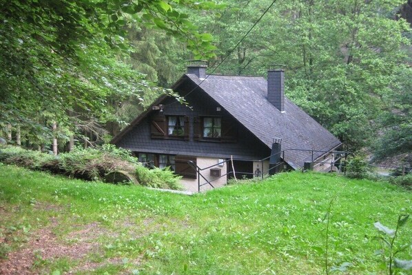 Außenseite Ferienhaus [Sommer]