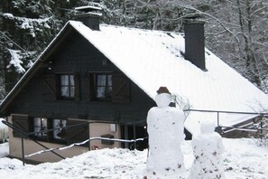 Außenseite Ferienhaus [Winter]