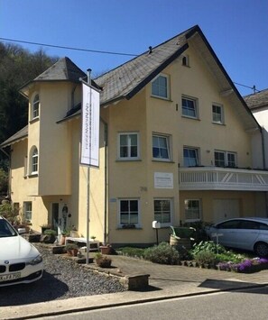 Außenseite Ferienhaus [Sommer]