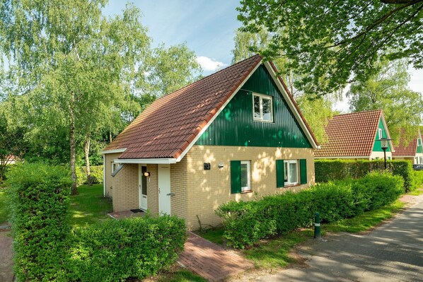 Stugans exteriör [sommar]