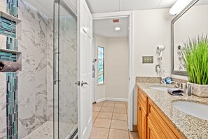 Unwind and pamper yourself in the evening in this modern stylish enclosed shower. Guaranteed to rejuvenate your senses and refresh your body for the upcoming day or relax you for the night.
