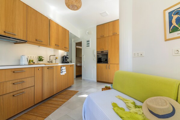 Fully equipped open-plan kitchen | Living Room