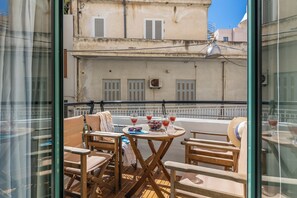 Balcony: Cozy furnished balcony with table and chairs 