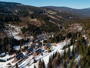 Baum, Haus, Hochland, Winter, Geologisches Phänomen, Schnee, Bergstation, Dorf, Ländliches Gebiet, Steigung