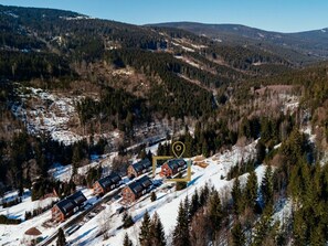 Baum, Haus, Hochland, Winter, Geologisches Phänomen, Schnee, Bergstation, Dorf, Ländliches Gebiet, Steigung