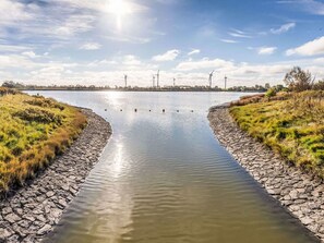 Water, Water Resources, Body Of Water, Waterway, Natural Landscape, Bank, Watercourse, Coastal And Oceanic Landforms, Channel, Coast