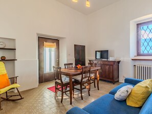 Meubles, Design Intérieur, Sol, Bois, Plafond, Sol, Chaise, Table, Appartement, Éclairage
