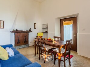 Meubles, Design Intérieur, Sol, Bois, Plafond, Sol, Chaise, Table, Appartement, Éclairage