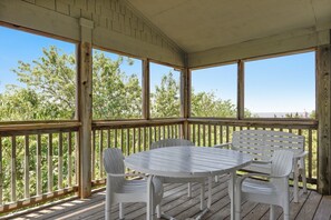 upper level-screened porch-_dsc6737