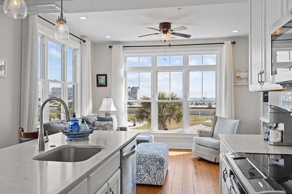 Kitchen/ Living room