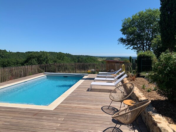 Piscine privative avec vue dégagée