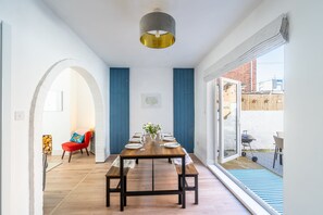 12 Hans Place, Cromer: Dining room with patio doors to the enclosed courtyard