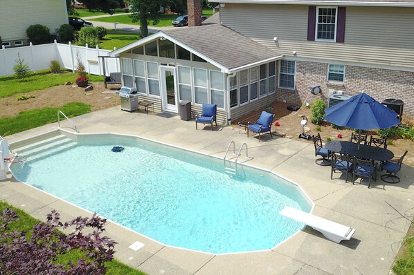 Pool, Grill and plenty of seating!