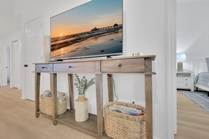 Living Room - Smart TV - Games, etc