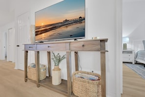 Living Room - Smart TV - Games, etc