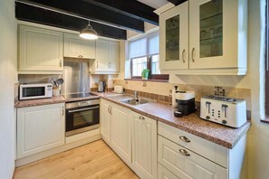 Providence Cottage, Woolacombe - Host & Stay