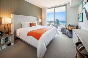 The master bedroom, where you will have a good night's sleep.