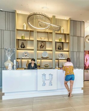 Hyde Beach House has a 24-hour front desk.