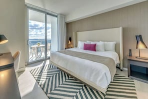 The comfy master bedroom, where you can have a goodnight sleep and relax!