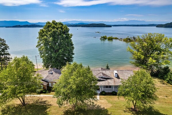 Wake up to stunning views of Douglas Lake from this beautiful lakeside retreat. Your perfect getaway starts here!