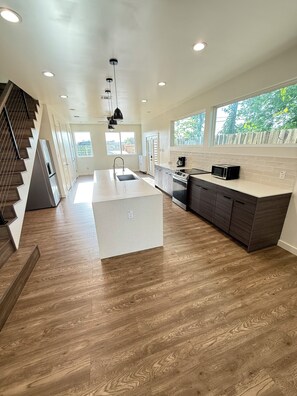 Kitchen/Dining room.