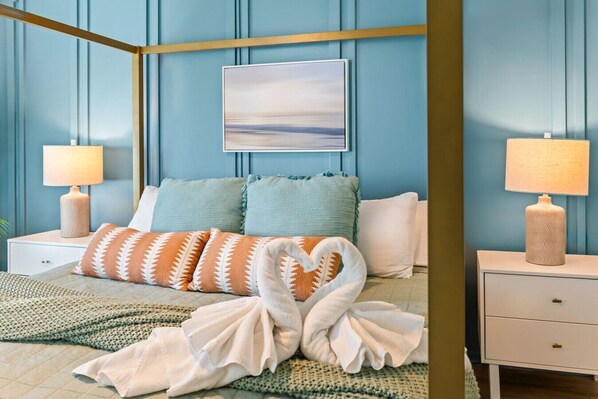 Escape to serenity at Seabreeze Villa 🌊 Unwind in this coastal chic bedroom, where soothing hues and cozy textures invite you to relax after sun-soaked adventures. Your beachside retreat awaits—reserve your stay today! 🛏️✨