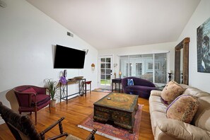 Open floorplan. Vaulted ceilings