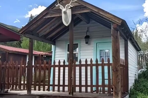 Cabin façade