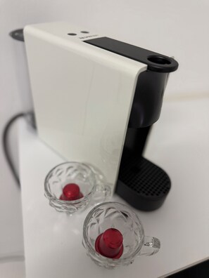 Kaffee und/oder Kaffeemaschine