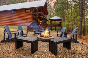 Fire pit with plenty of seating. Firewood is provided!