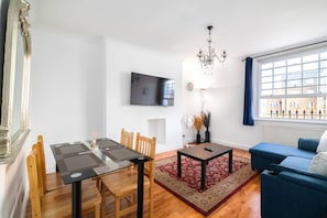 Central london, cosy room, double bed, entire flat