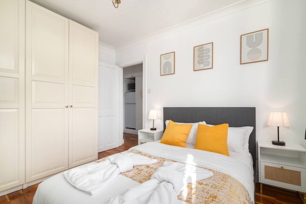 Central london, cosy room, double bed, entire flat