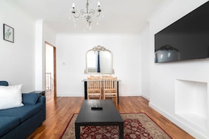 Central london, cosy room, double bed, entire flat