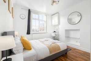 Central london, cosy room, double bed, entire flat