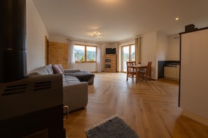 Ferienwohnung mit Terrasse-Wohnbereich
