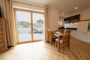Ferienwohnung mit Terrasse-Wohnbereich