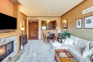 Living Room | Full Sleeper Sofa | Single-Story Unit