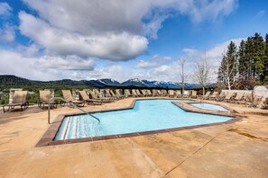 Community Pool | The Lodge at Suncadia Resort