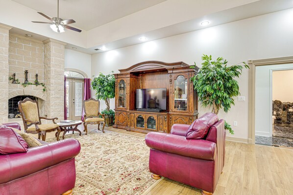 Cedartown Vacation Rental | 2BR | 1BA | 1 Step to Enter | 2,250 Sq Ft