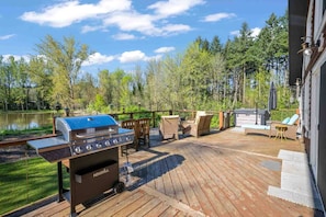 The deck looks over the lake and is an amazing place to hang out!