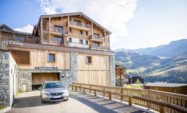Außenseite Ferienhaus [Sommer]